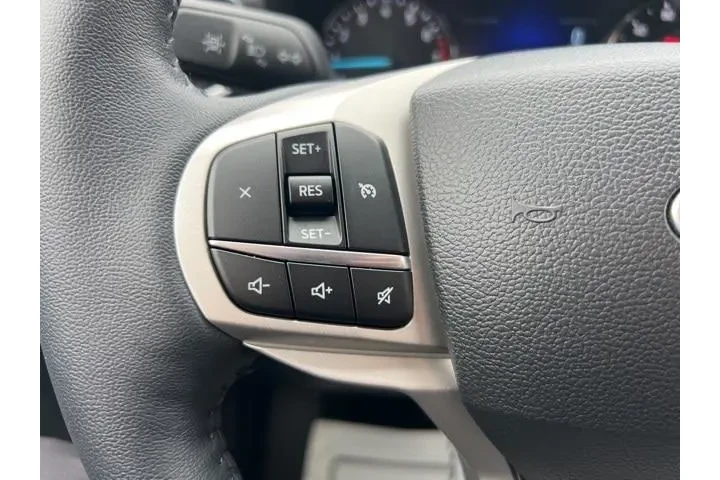 $33365 : Ford Explorer 2023 AWD XLT 4 image 9