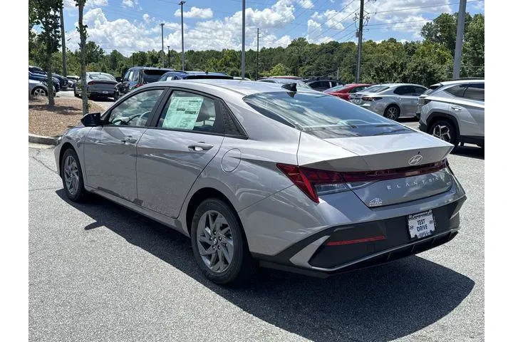 $24909 : Hyundai ELANTRA Hybrid 2025 image 5