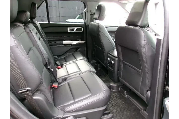 $31582 : Ford Explorer 2022 AWD XLT 4 image 5