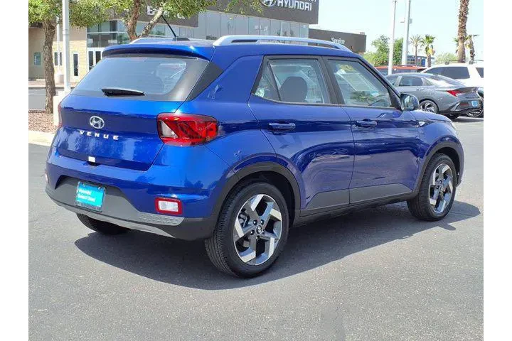 $20999 : Hyundai VENUE 2025 SEL 4dr C image 5