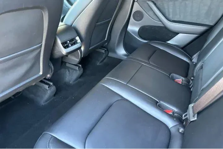 $32976 : Tesla Model Y 2023 AWD 4dr C image 9