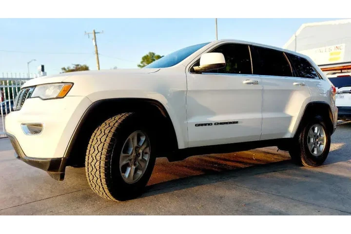 $10990 : 2017 Grand Cherokee Laredo image 7