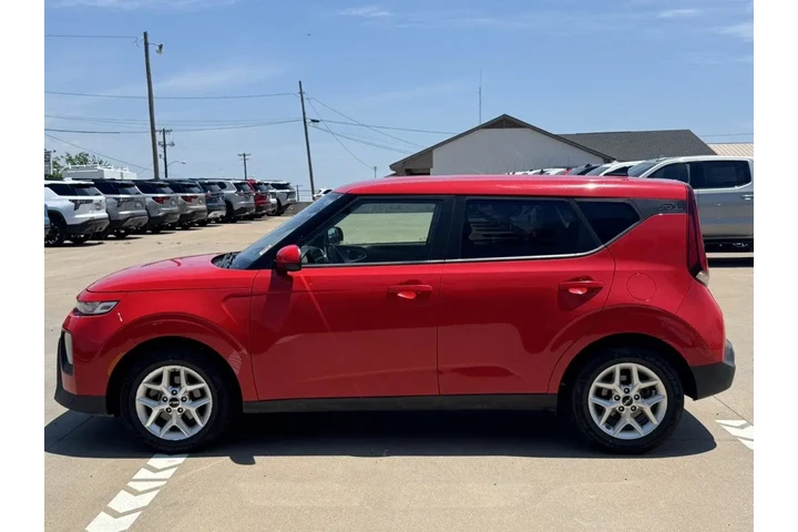$15569 : Kia Soul 2022 LX 4dr Crossov image 3