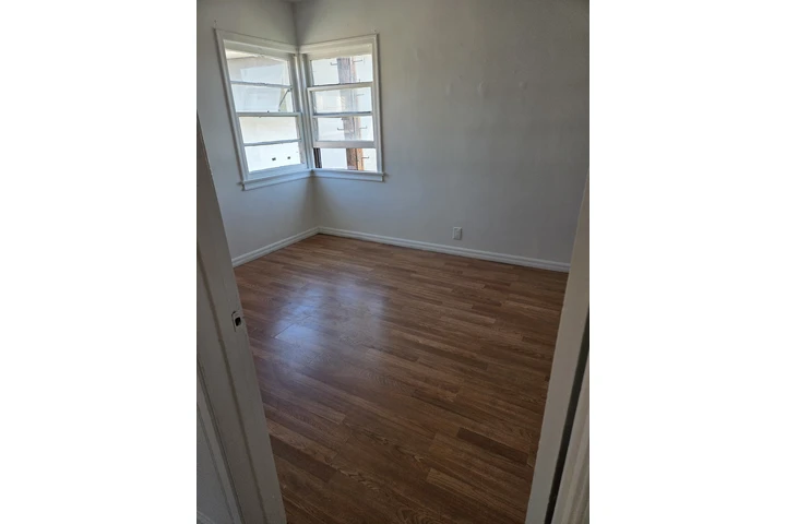 $1850 : Alhambra 1 bedroom For Rent image 2