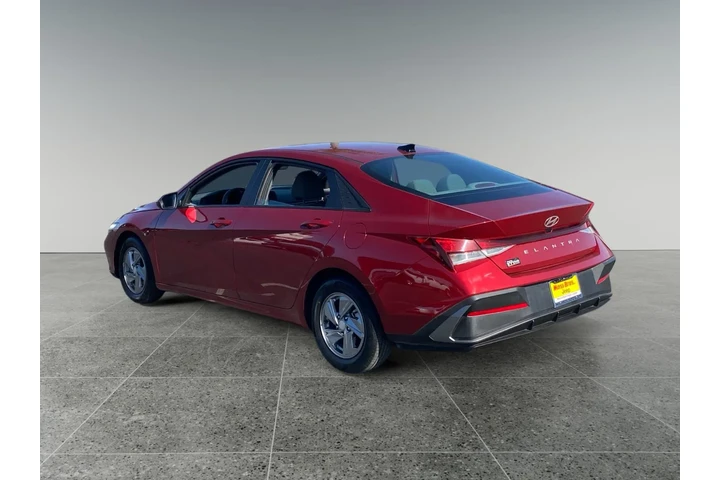 $19900 : Hyundai ELANTRA 2024 SE 4dr image 3