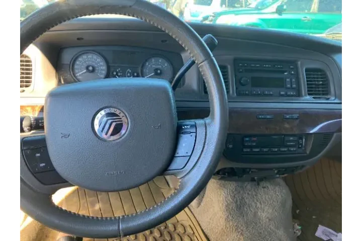 $6900 : 2011 Grand Marquis image 6