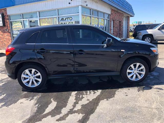 $7995 : 2015 MITSUBISHI OUTLANDER SPO image 2