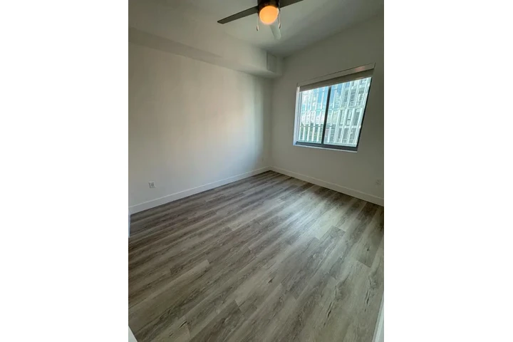 $1100 : Apto 1H con parking privado image 5
