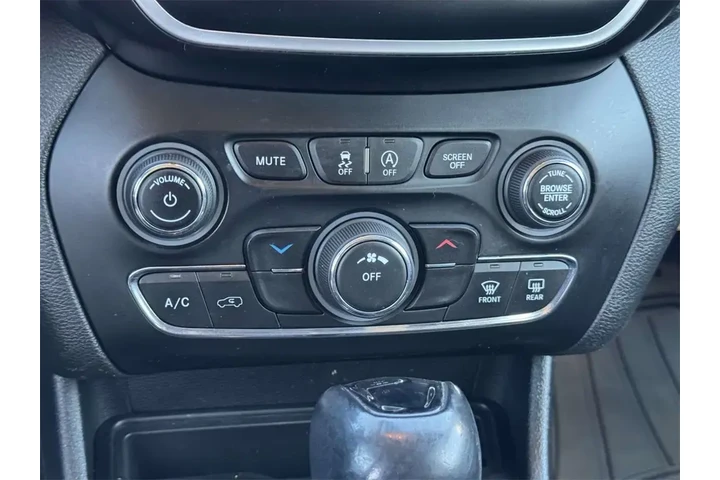 $15799 : Jeep Cherokee 2019 4x4 Latit image 5