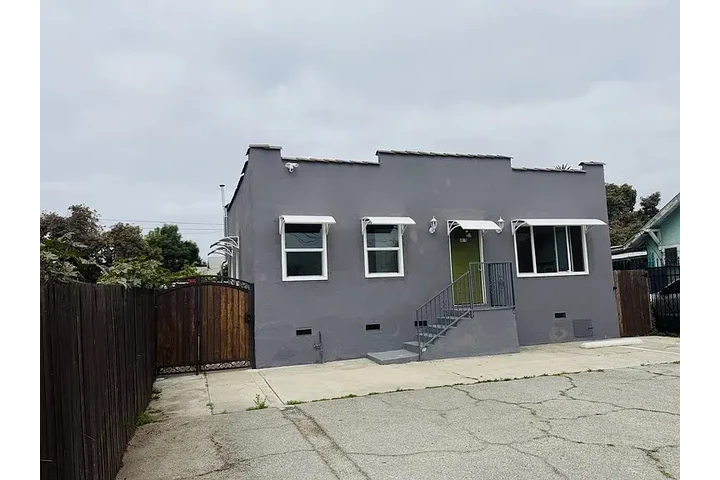 $2500 : 3bed available now image 1