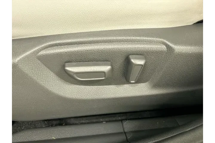 $25990 : Mitsubishi Eclipse Cross 202 image 10