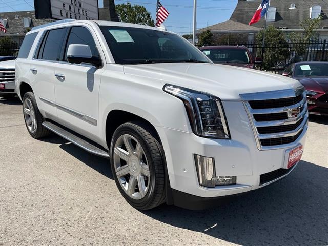 2020 Escalade 2WD 4dr Luxury image 3