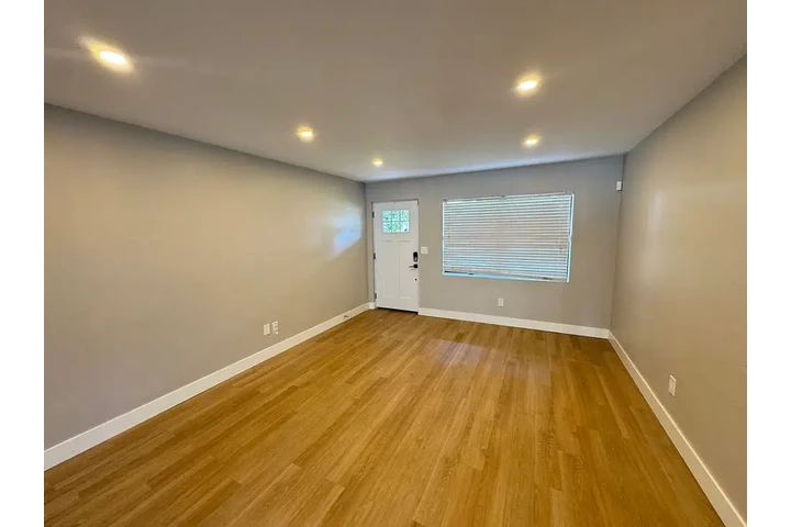 $1050 : beautifully spacious 3-bedroom image 2