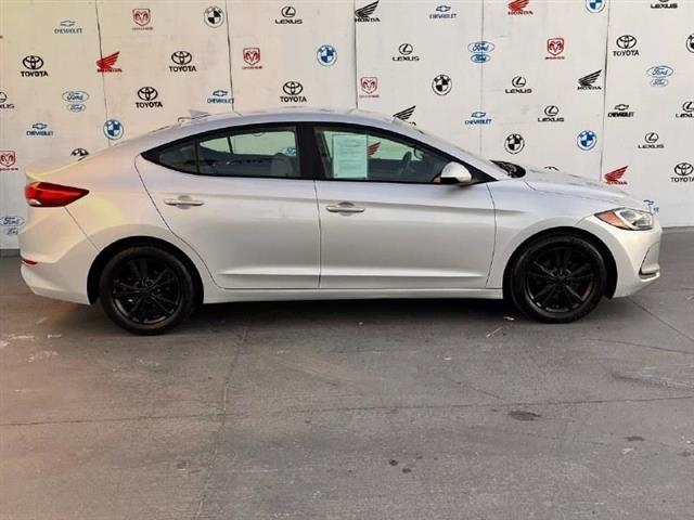 $11995 : Used 2018 Elantra SEL 2.0L Au image 2