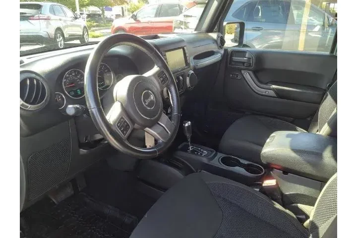 $24790 : Jeep Wrangler Unlimited 2017 image 10