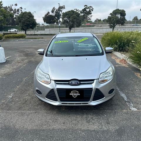 $6999 : 2013 Ford Focus Hatchback image 2