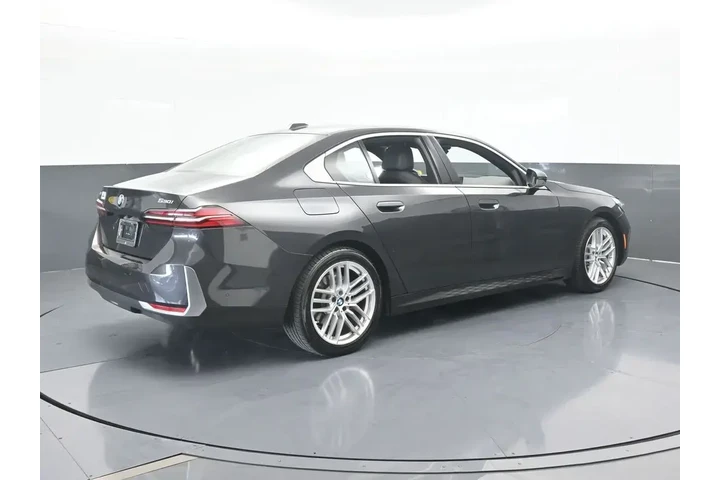 $37599 : BMW 5 Series 2024 AWD 530i x image 6