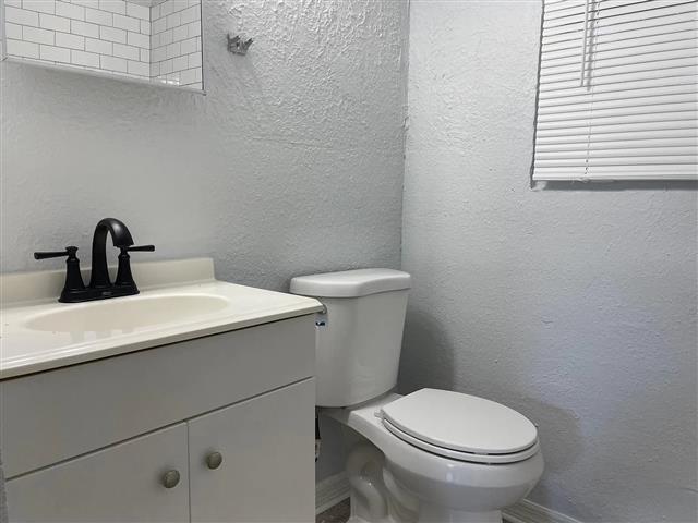 $800 : Spacious 2 bedroom and 1 bath image 6