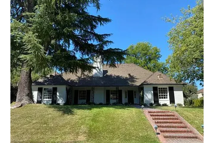 $2150 : Location, location, location. image 1