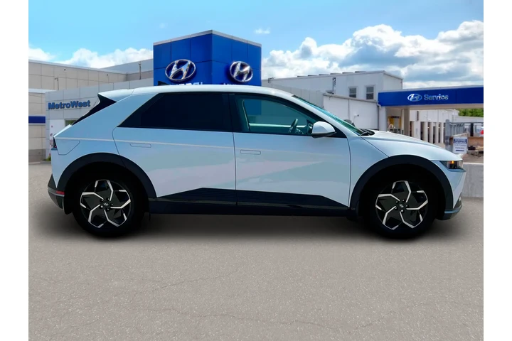 $25998 : Hyundai IONIQ 5 2024 SE Stan image 9