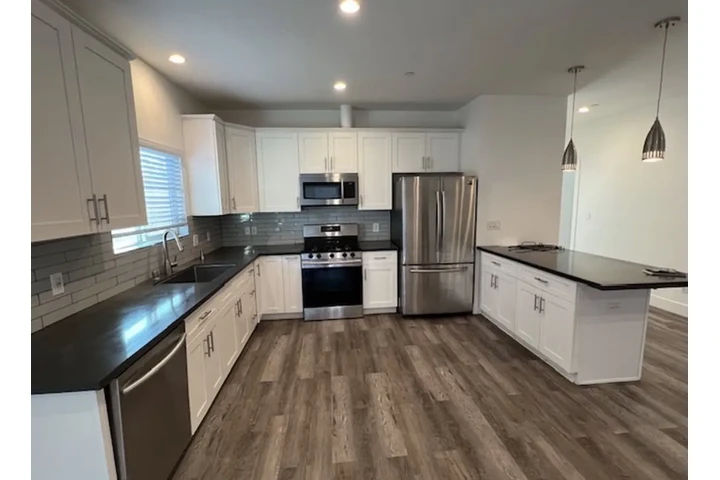 $1955 : 2 Bedroom Apt in W Pico Blvd image 2