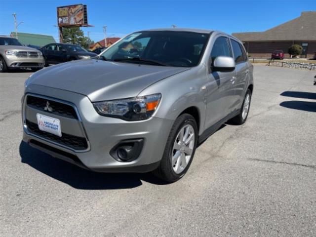 2015 Outlander Sport image 1