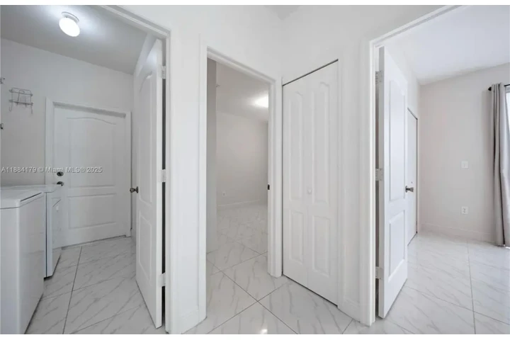 $2100 : 2 Bedroom 2Bath in westchester image 8