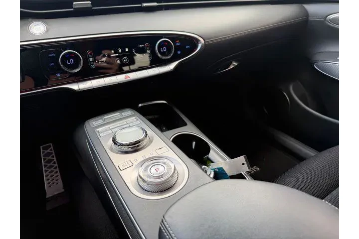 $37991 : Genesis GV70 2023 AWD 2.5T S image 9