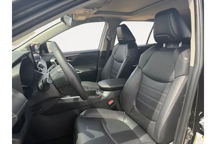 $29999 : Toyota RAV4 2023 XLE Premium image 9