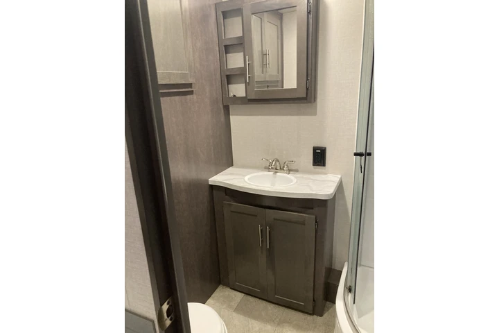 $1300 : RV para renta image 7