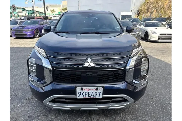 $26188 : Mitsubishi Outlander 2024 SE image 2