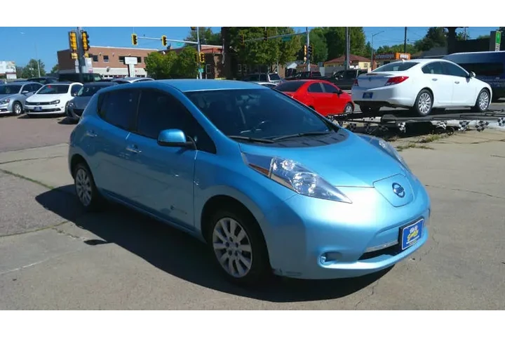 $7599 : 2015 LEAF S image 4