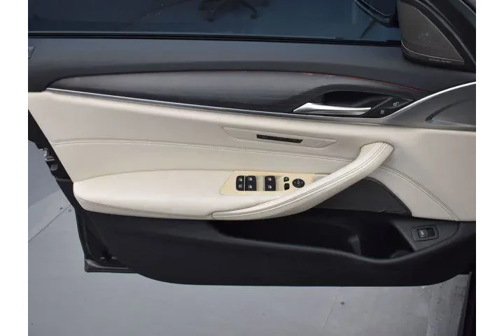 $37318 : BMW 5 Series 2023 AWD 540i x image 8