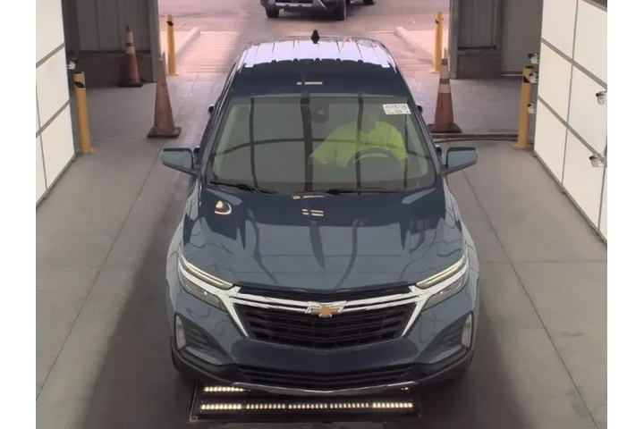 $21993 : Chevrolet Equinox 2024 LT 4d image 2