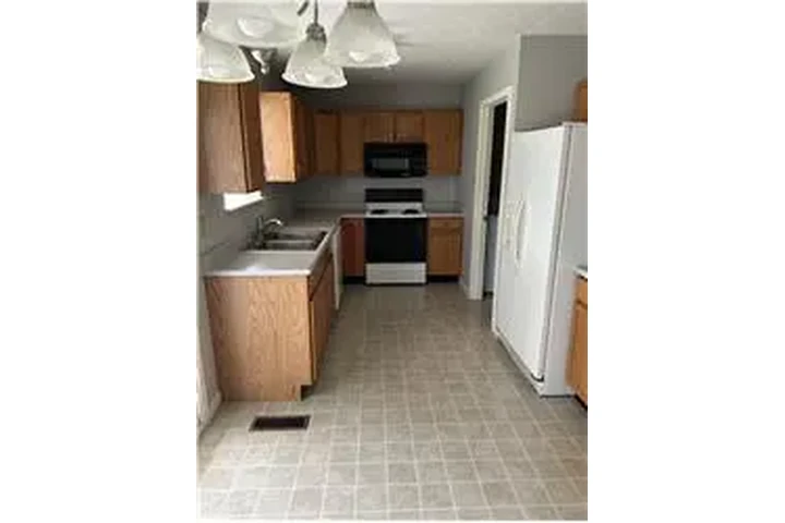 $1895 : Rental property with 3 bedro image 2