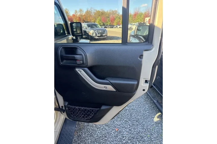 $24499 : Jeep Wrangler Unlimited 2017 image 9