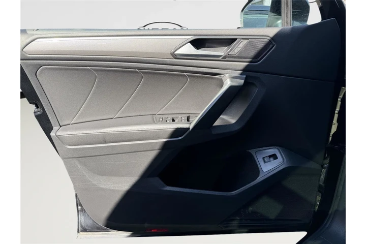 $15990 : Volkswagen Tiguan 2022 SE R- image 8