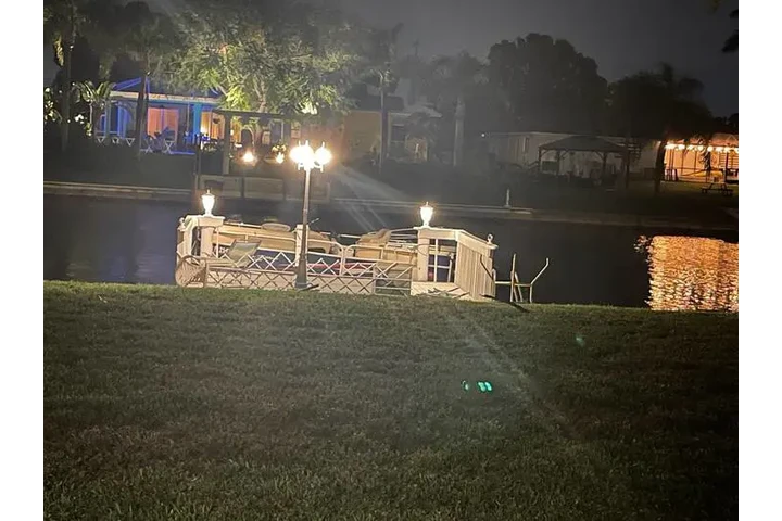 $2000 : Rento Casa En Cape Coral image 10