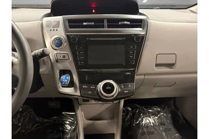 $10981 : Toyota Prius v 2015 Two 4dr image 3