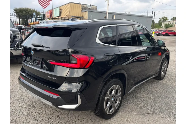 2025 BMW X1 xDrive28i image 6