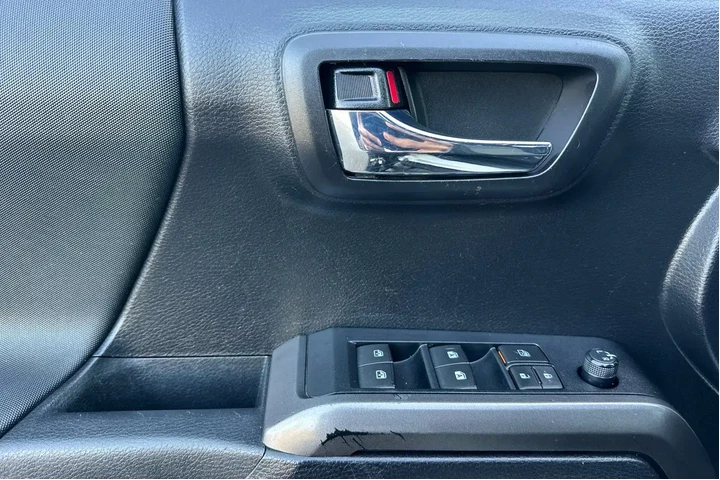 $34588 : Toyota Tacoma 2021 4x4 TRD P image 10