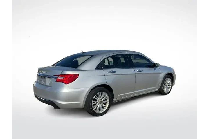$3900 : Chrysler 200 2011 Limited 4d image 8