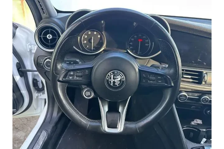 $22132 : Alfa Romeo Giulia 2021 Ti 4d image 10