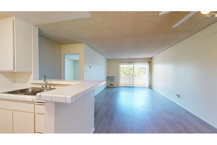 $1000 : The Ray Apartments image 8