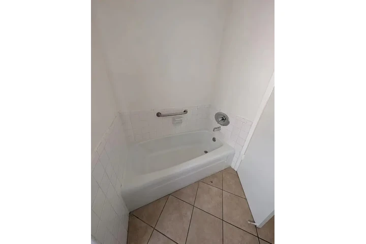 $1100 : Alquiler Apartamento LA image 7