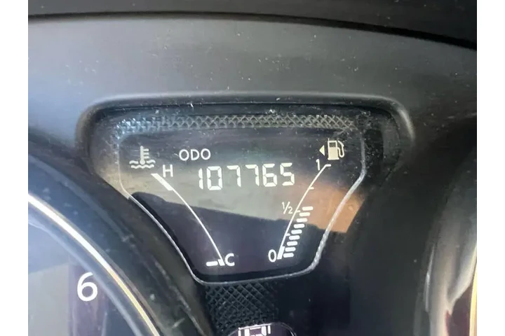 $6800 : 2018 Versa SV image 3