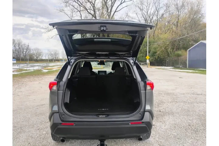 $15997 : 2019 RAV4 LE image 10