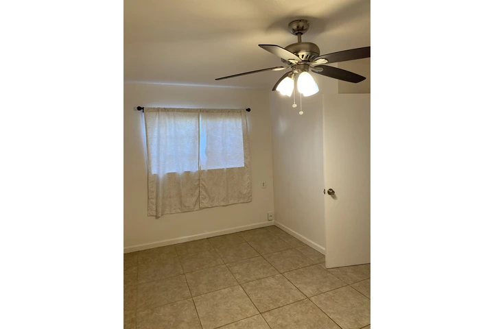 $750 : Se renta recámara en Fontana image 4