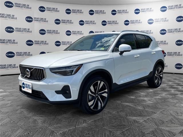 $51975 : PRE-OWNED 2024 VOLVO XC40 B5 image 1