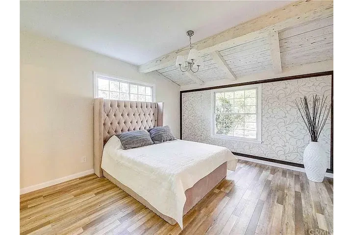 $2290 : Beautiful, well-kept image 3